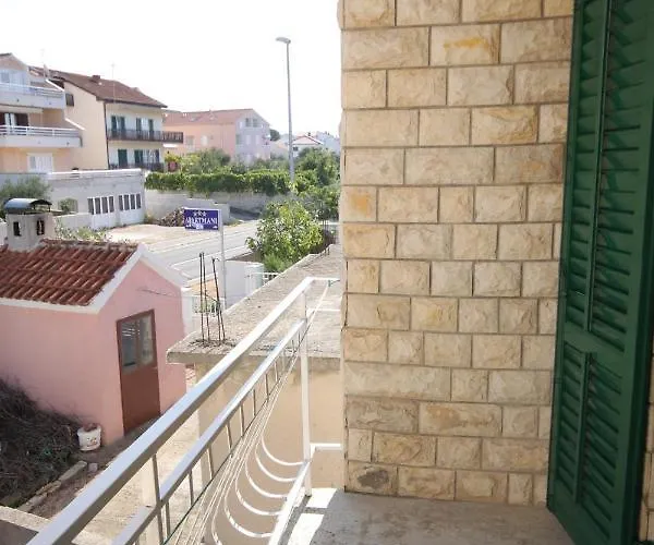 Apartments By The Sea Brodarica, Sibenik - 5736 *