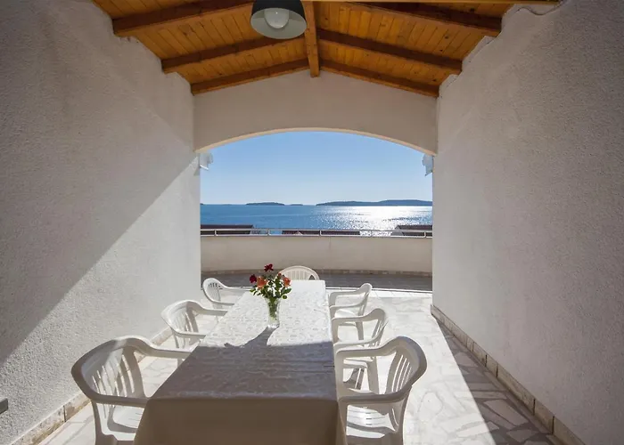 Apartman Apartments By The Sea Brodarica, Sibenik - 5736 *